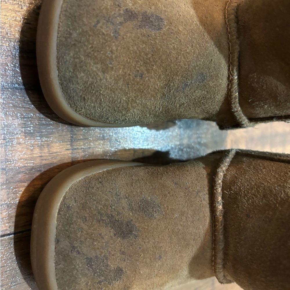UGG Keelan Boot Size 4-5 - Picture 8 of 8